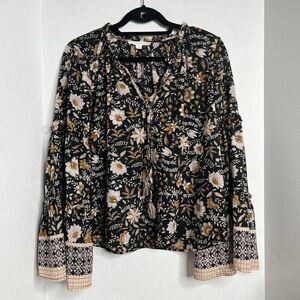 Carly Jean Los Angeles size small Black Floral Blouse